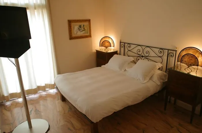 Trevi Hotel apartamentowy 2*